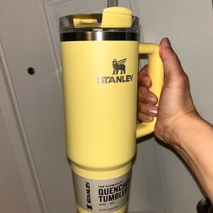 Stanley Yellow 🍋 Lemonade 30oz  Quencher Tumbler NWT